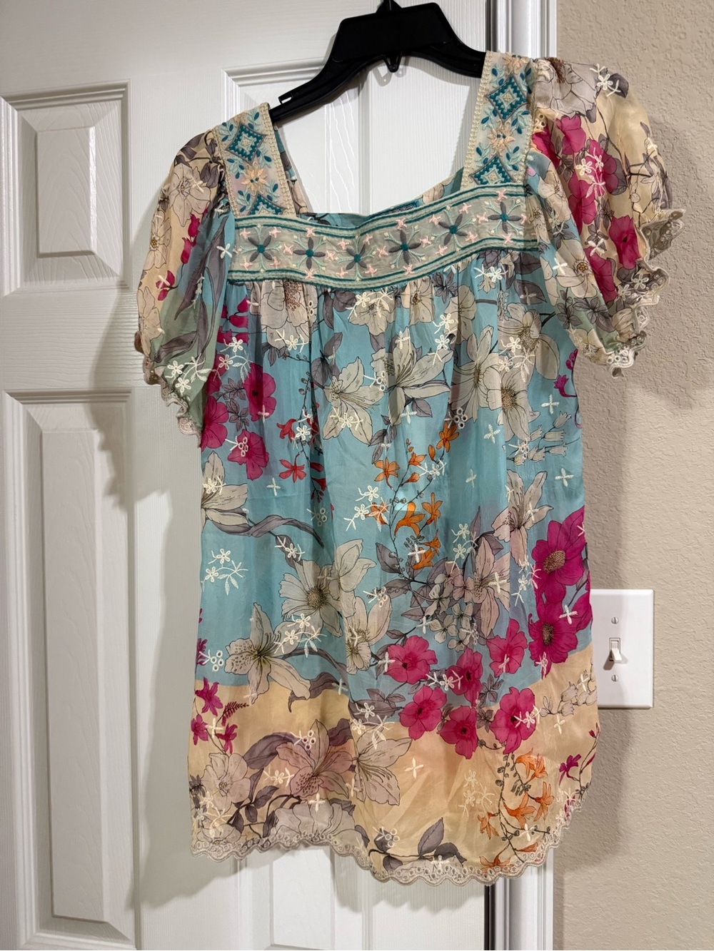 Johnny Was 🌸 Boho Watercolor Floral Embroidered Top